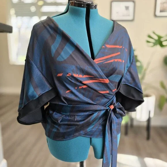 💙DIARRABLU Wrap Top with Flutter Sleeves – Size XXL - Picture 1 of 6